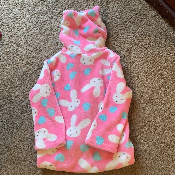 Robe - Picture 3 of 3